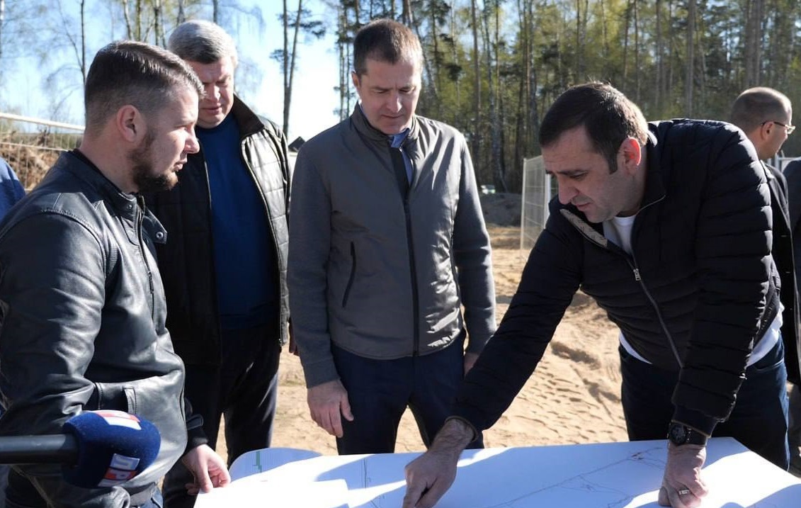 Владимир Волков проверил ход работ по благоустройству нового парка в  поселке Люберец | Администрация городского округа Люберцы Московской области